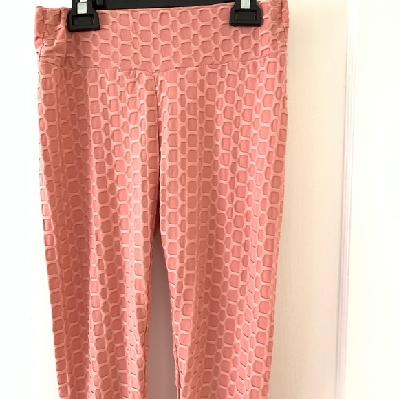 BOOTY SCULPTING LEGGING!! 🍑 💕 size S/M - Picture 3 of 4